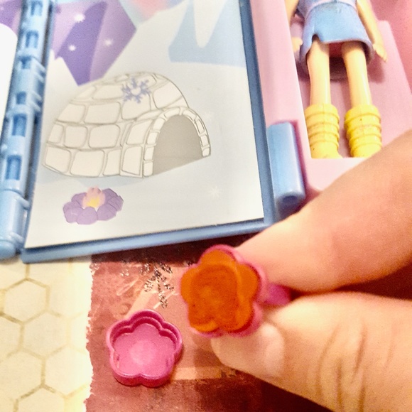 Polly Pocket Pop Up Destinations Guidebook Artic Angel Stamp Kit Playset - Picture 7 of 10